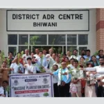 Bhiwani News: भिवानी में बिजली-पानी संकट पर बवाल, हनुमान ढाणी में भड़की जनता, अफसरों को दिया 2 दिन का अल्टीमेटम