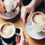 Coffee Facts: क्या वाकई थकान मिटाती है कॉफी? डॉक्टरों ने बताया ‘कैफीन क्रैश’ का असली सच