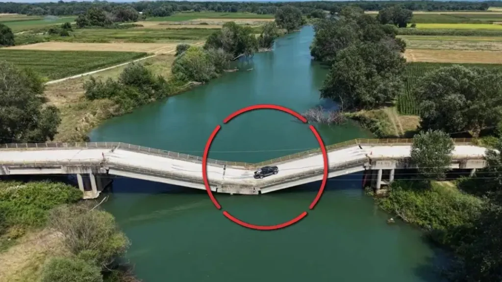 Greece Broken Bridge Viral: बीच से टूटे पुल पर फर्राटा भर रही हैं गाड़ियां, ग्रीस का खौफनाक वीडियो वायरल