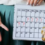 Irregular Periods: क्या हर महीने लेट हो रहे हैं आपके पीरियड्स? हल्दी और अदरक का दूध दिलाएगा इस परेशानी से मुक्ति