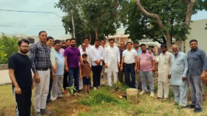 Ladwa News: लाडवा में यूथ स्पोर्ट्स एसोसिएशन की पर्यावरण पहल, वार्ड 7 में रोपे गए 50 पौधे, दिया हरियाली का संदेश