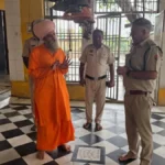 Mahendragarh News: बाघोत कांवड़ मेले में सुरक्षा के कड़े इंतजाम, थाना प्रभारी ने लिया व्यवस्थाओं का जायजा, महंत से की चर्चा