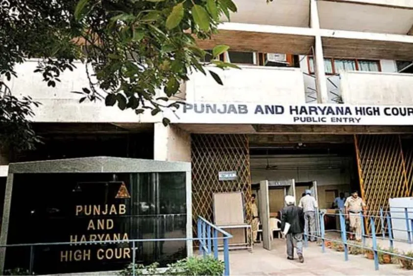 हरियाणा के आईएएस मुकुल कुमार पर हाईकोर्ट का डंडा, वेतन से कटेगी 1 लाख की जुर्माना राशि