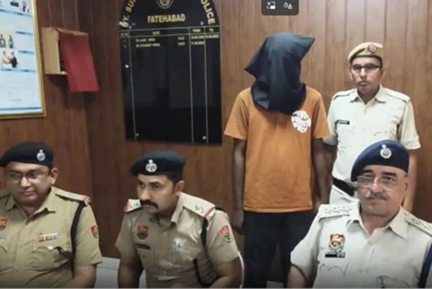 फतेहाबाद पुलिस की बड़ी कामयाबी: दो शातिर बाइक चोर गिरफ्तार, 4 मोटरसाइकिलें बरामद