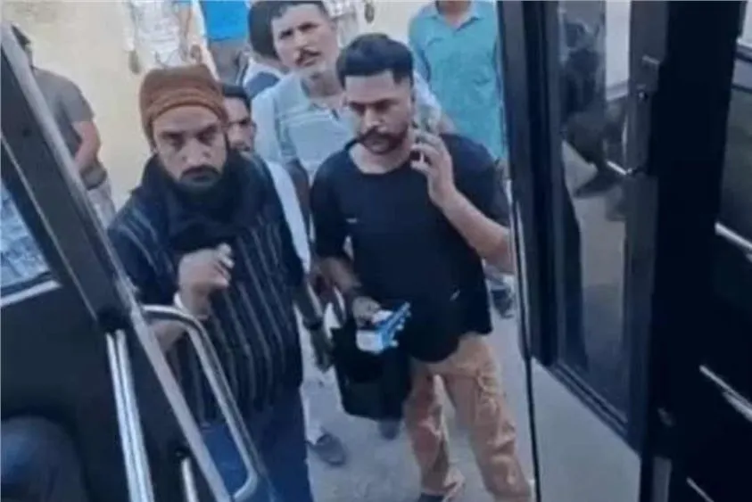 डबवाली में बस कंडक्टर की गुंडागर्दी: पास दिखाने पर छात्रों को बीच रास्ते उतारा, वीडियो वायरल