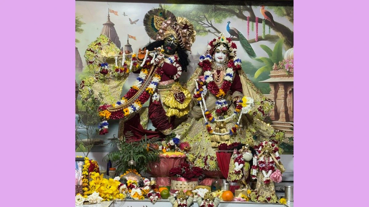  Chandigarh News: भजन संध्या और फूलों की होली से सजा राधा कृष्ण मंदिर-44 का स्थापना उत्सव