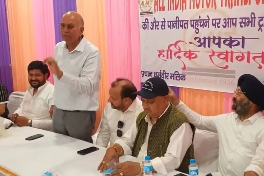 दिल्ली-NCR में ट्रकों की हड़ताल: 21 मई से थम जाएंगे पहिए, ग्रीन टैक्स के खिलाफ ट्रांसपोर्टरों का हल्ल...