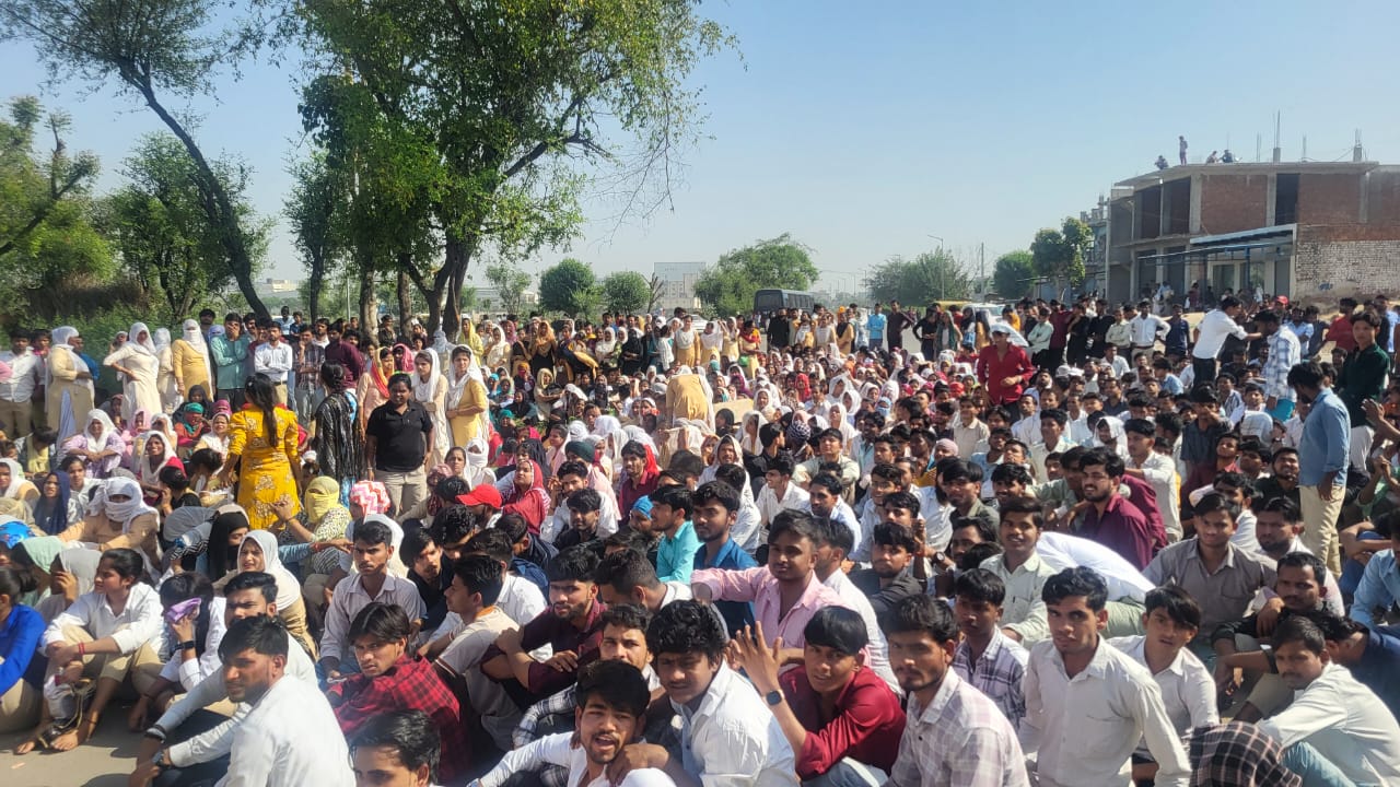  Rajasthan News: भिवाड़ी में मदरसन प्लांट पर हजारों मजदूरों का प्रदर्शन, वेतन और ओवरटाइम को लेकर बढ़ा विवाद