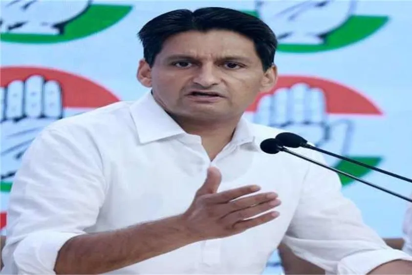 झज्जर मंडी में दीपेंद्र हुड्डा का धावा: बोले- पोर्टल की खराबी ने किसानों की कमर तोड़ दी