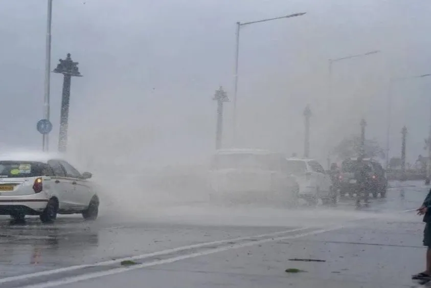  हरियाणा में बदला मौसम: हिसार से गुरुग्राम तक झमाझम बारिश, जानें अगले 48 घंटे का हाल