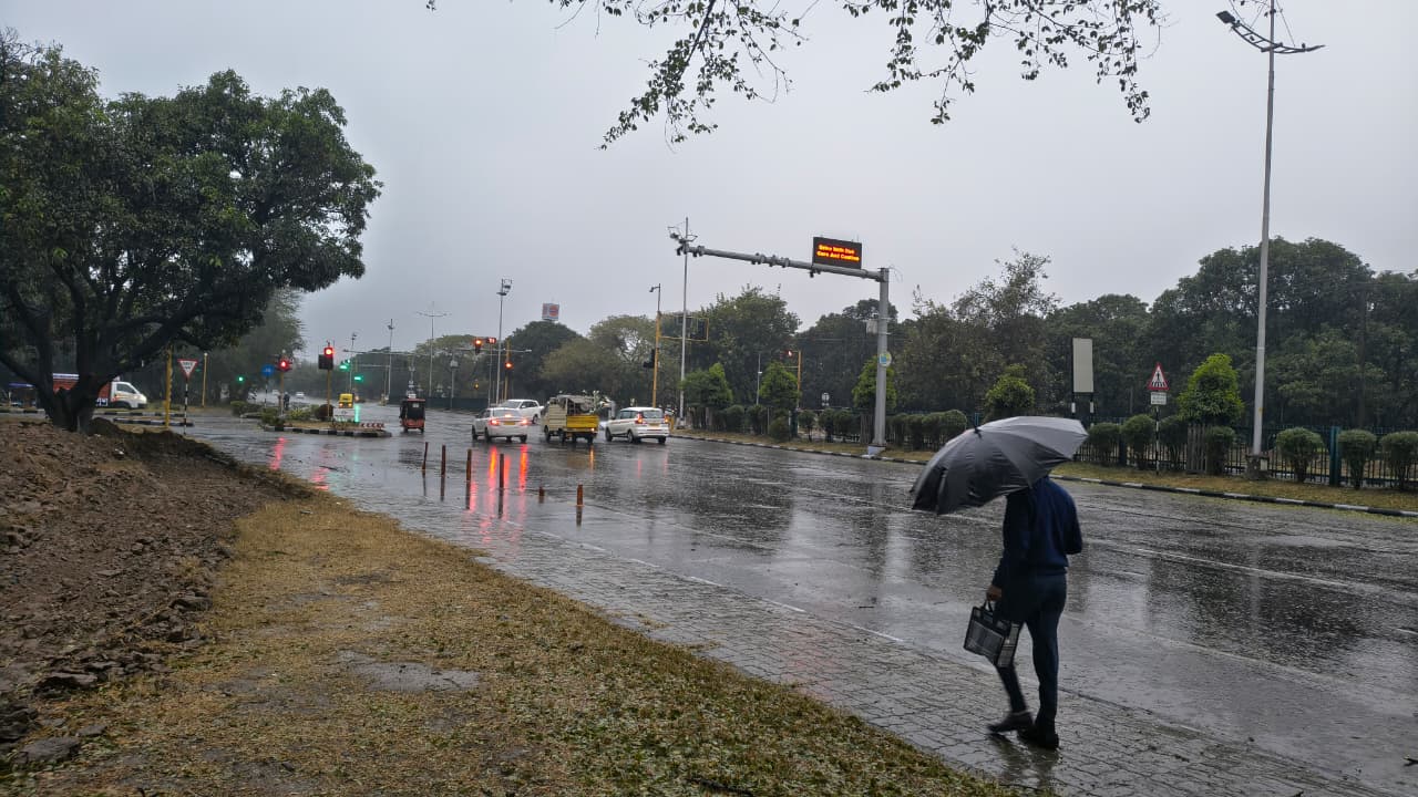  Punjab Weather Update: पंजाब में मौसम ने ली करवट, कई जिलों में बारिश और तेज हवाओं का अलर्ट जारी