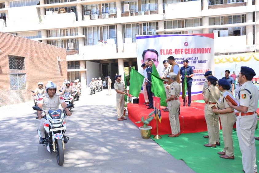 Chadigarh News: स्मार्ट पुलिसिंग की ओर बढ़े कदम, 55 नए वाहनों के साथ चंडीगढ़ पुलिस हुई और मजबूत