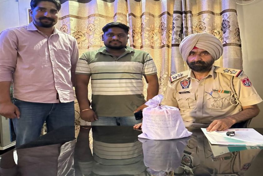 Punjab News: अमृतसर में नशे के खिलाफ बड़ी कार्यवाही, BSF और पुलिस ने भारत-पाक सीमा से बरामद की 980 ग...
