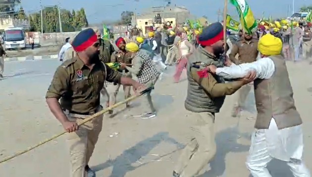  पंजाब पुलिस ने 100 किसान किए गिरफ्तार: बरनाला-बठिंडा नेशनल हाईवे पर रहा माहौल तनावपूर्ण