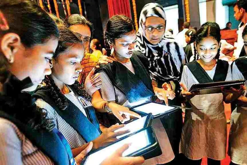 हरियाणा के छात्रों की फिर होगी मौज! सरकारी स्कूलों में दोबारा बंटेंगे टैबलेट, साथ में सिम और डेटा फ्...