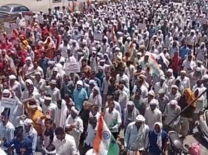  Rajasthan News: सीकर में 4000 बीघा जमीन बचाने के लिए किसानों का कलेक्ट्रेट घेराव, सीमेंट प्लांट और रेलवे लाइन पर जताई आपत्ति