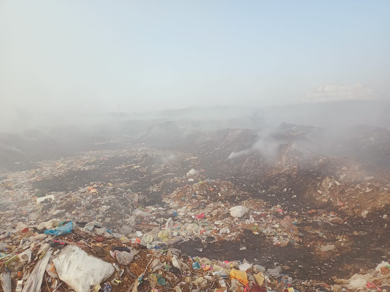 Haryana News: नारनौल के कबाड़खाने में भीषण आग, 12 घंटे  बाद भी आग पर काबू नहीं, फायर ब्रिगेड की 10 ग...