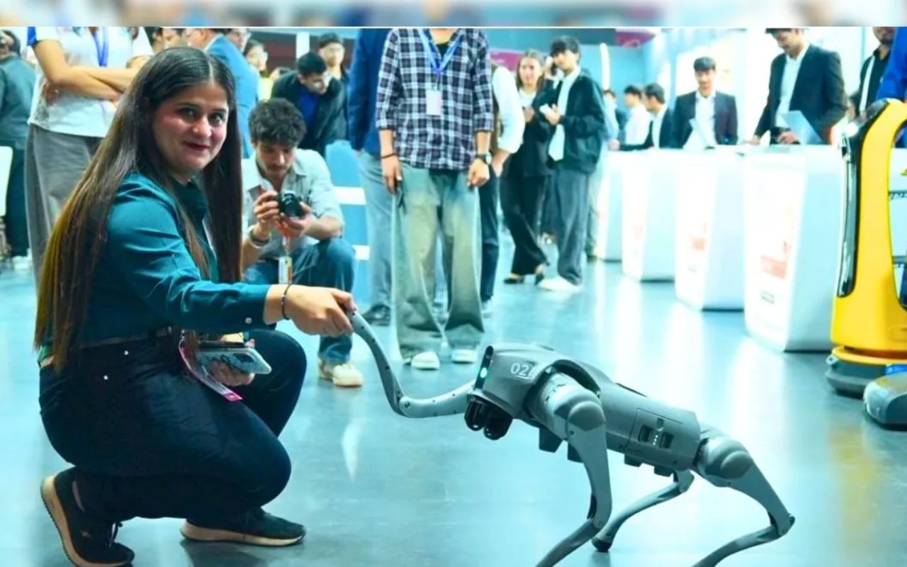 चीनी रोबोट को खुद का बताने वाले गलगोटिया विश्वविद्यालय को एआई समिट से बाहर किया गया