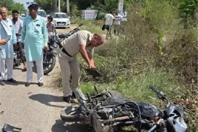 जयरामपुर रोड पर कैंटर ने बाइक को रौंदा, 18 वर्षीय कृष की मौत