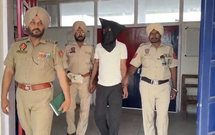  फरीदकोट में नशा तस्करों पर कार्यवाही: पुलिस ने 104 ग्राम हेरोइन के साथ कुख्यात तस्कर को किया गिरफ्तार