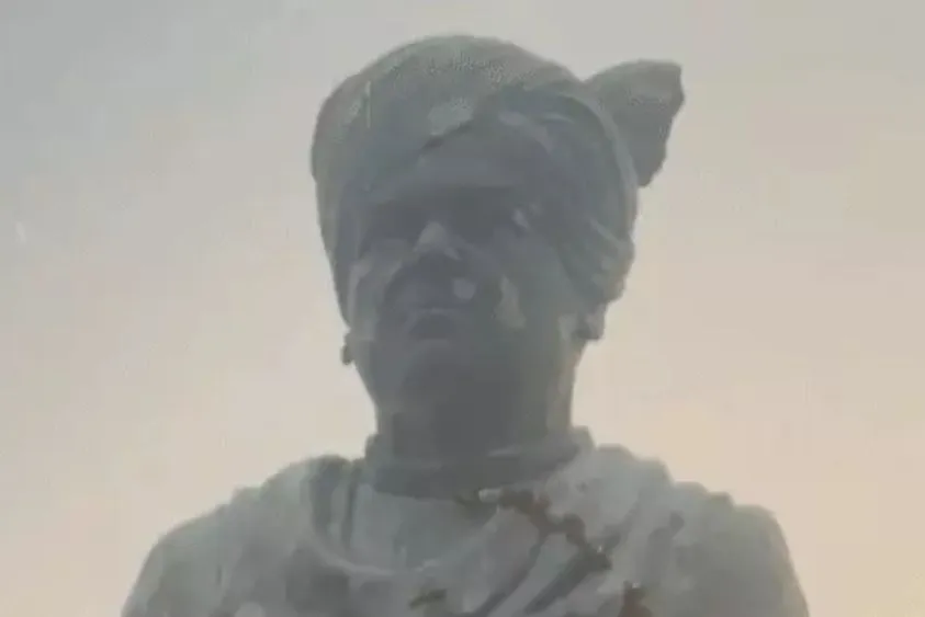  कुरुक्षेत्र में चौधरी देवीलाल की प्रतिमा का अपमान, जेजेपी कार्यकर्ताओं ने घेरा एसपी दफ्तर
