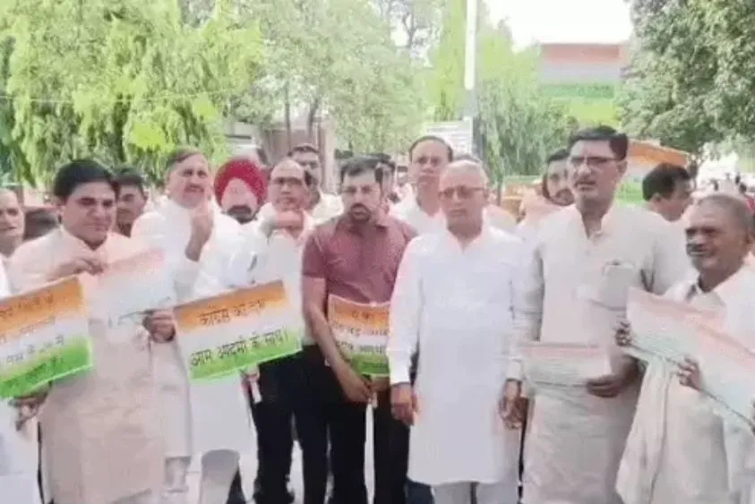  सरकारी अस्पतालों में डॉक्टरों का टोटा! कांग्रेस का हल्ला बोल, बोले— 
