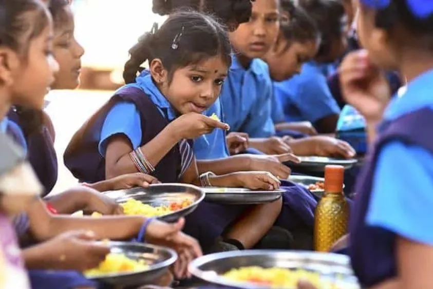 थाली हुई खाली! हरियाणा के 805 स्कूलों में मिड डे मील सप्लाई ठप, शिक्षकों पर पड़ा आर्थिक बोझ