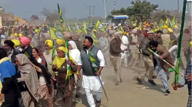 बरनाला-बठिंडा नेशनल हाईवे पर पुलिस द्वारा किसानों पर लाठीचार्ज, बुजुर्ग महिलाओं पर भी बरसाईं लाठियां