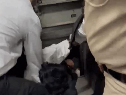 Ludhiana News: लुधियाना कोर्ट में लिफ्ट खराब, 17 लोग 20 मिनट तक अंदर फंसे, वकीलों ने सुरक्षित बाहर न...