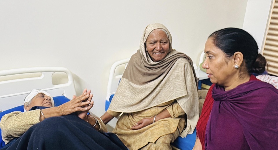 Faridkot News: कैबिनेट मंत्री डॉ. बलजीत कौर की इंसानियत भरी पहल: फरीदकोट में 25 मरीजों की आंखों का ह...