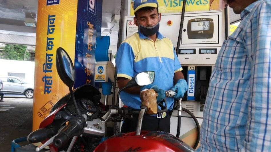  Chandigarh News: चंडीगढ़ में पेट्रोल-डीजल पर लिमिट, बाइक-स्कूटी को ₹500 और कार को ₹1500 से ज्यादा नहीं, कम सप्लाई के चलते फैसला
