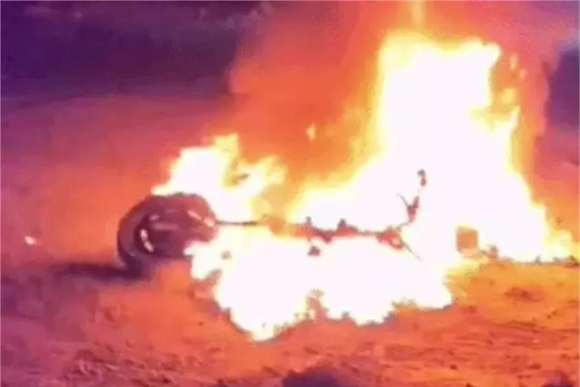 Faridabad EV Fire: फरीदाबाद में चलती इलेक्ट्रिक स्कूटी में लगी भीषण आग, युवक ने कूदकर बचाई जान