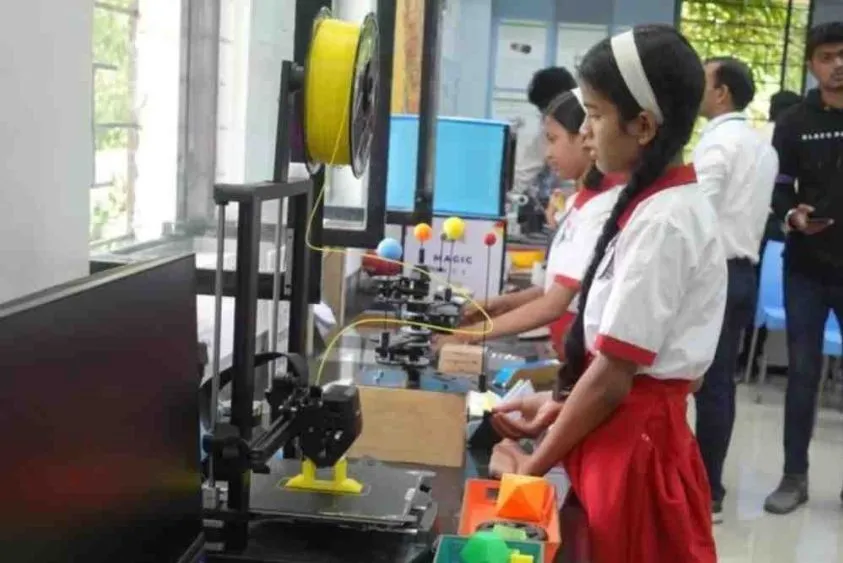  सरकारी स्कूलों के बच्चे बनाएंगे रोबोट! हरियाणा सरकार का बड़ा फैसला, सिरसा और करनाल में सबसे ज्यादा लैब
