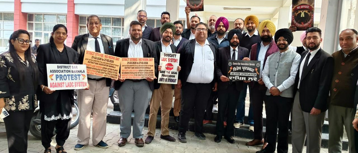 Barnala News: बरनाला कोर्ट में वकीलों का हल्ला बोल: लीगल एड डिफेंस काउंसिल सिस्टम के खिलाफ 27 फरवरी...