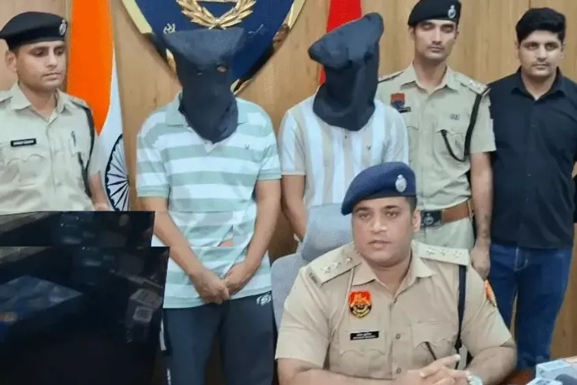  ₹2500 में आईफोन का लालच देकर ठगे पैसे, हिसार पुलिस ने बहबलपुर के दो छात्रों को दबोचा