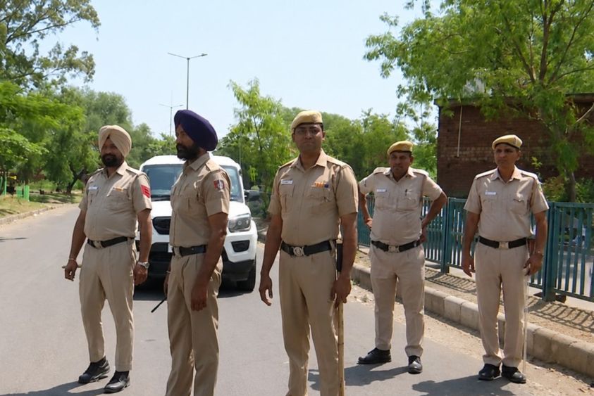  Chandigarh News: पंजाब के किसानों पर चंडीगढ़ राजभवन कूच के बीच पानी की बौछारें, MSP बढ़ाने की मांग को लेकर प्रदर्शन