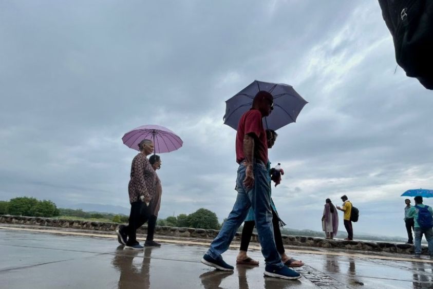  Punjab Weather: पंजाब-चंडीगढ़ में आज बारिश, मौसम विभाग ने जारी किया ऑरेंज अलर्ट, 18 जिलों में तेज हवाओं की चेतावनी
