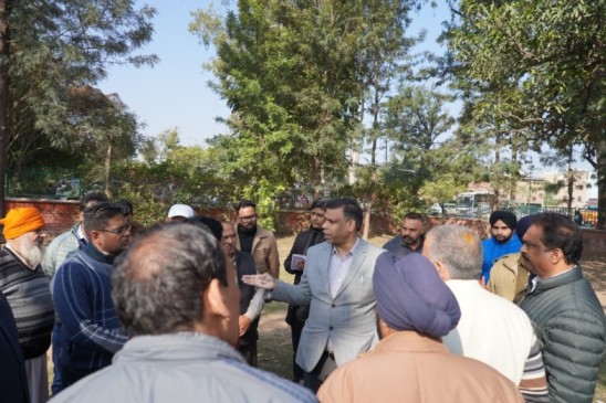 मनीमाजरा में औचक निरीक्षण: लापरवाही पर बागवानी विभाग के एसडीओ सस्पेंड, शिवालिक गार्डन में गंदगी-कूड़...