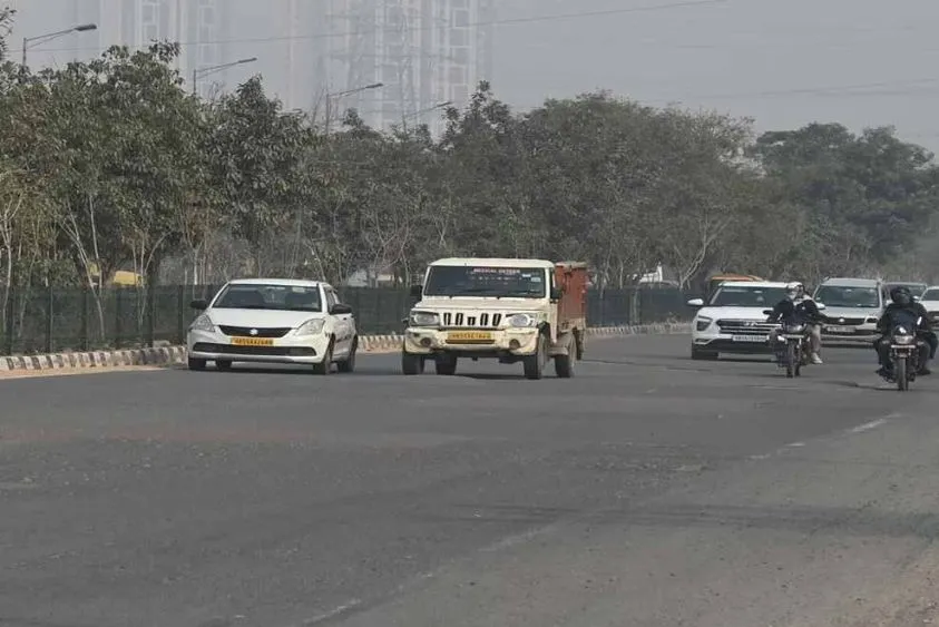  गुरुग्राम ट्रैफिक अलर्ट: मानेसर और सेक्टर-99A की दो सड़कें 2 महीने के लिए बंद, देखें नया रूट मैप