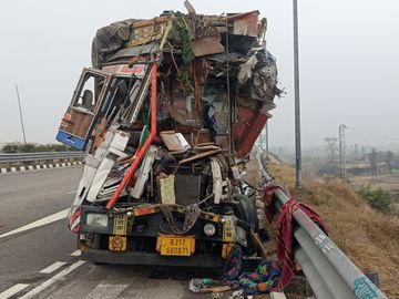 हरियाणा में सड़क हादसा: जींद में दो ट्रकों की टक्कर, ड्राइवर की मौके पर मौत, क्लीनर घायल