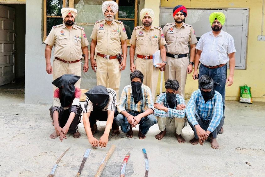  Faridkot News: फरीदकोट पुलिस की बड़ी कामयाबी, वारदात से पहले ही लुटेरों का गैंग हथियार समेत पकड़ा गया