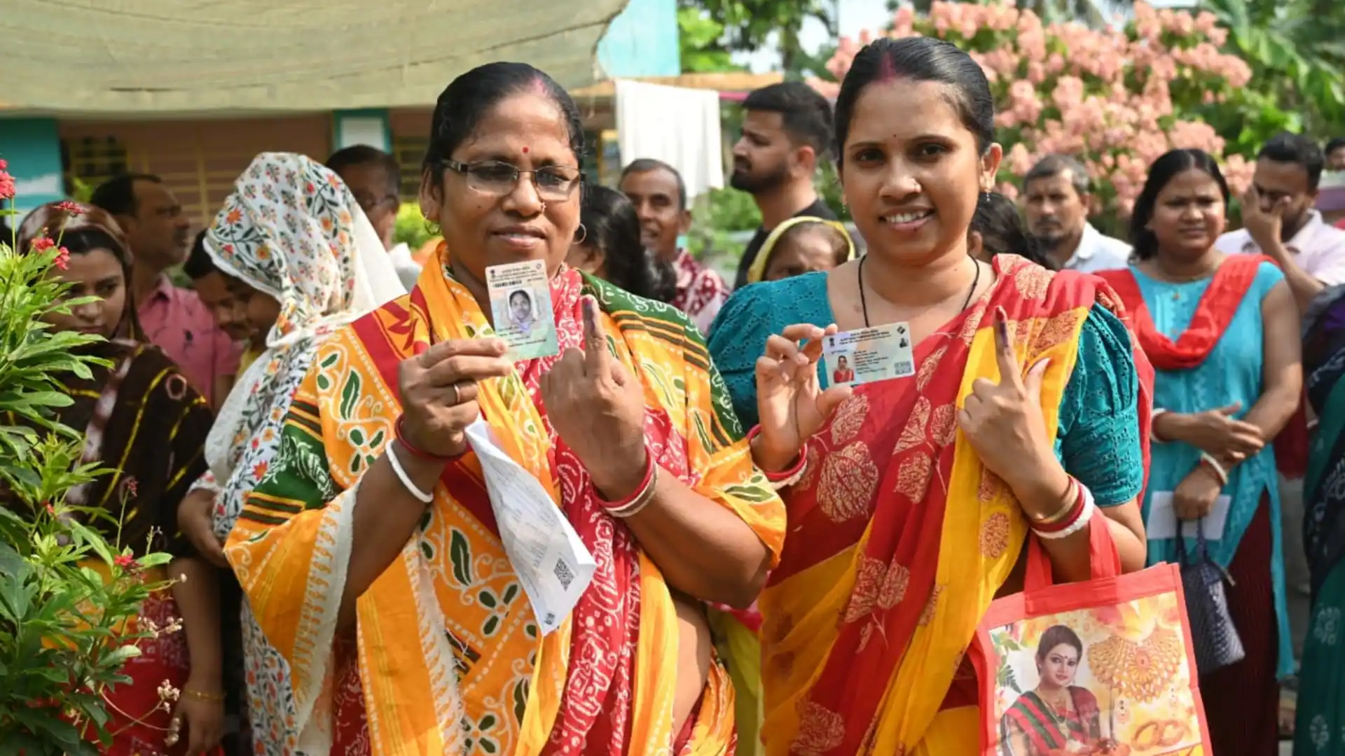  विधानसभा चुनाव: पश्चिम बंगाल में दूसरे चरण के मतदान जारी, कई जिलों में हिंसा और EVM गड़बड़ी के आरोप, सुरक्षा बल अलर्ट पर