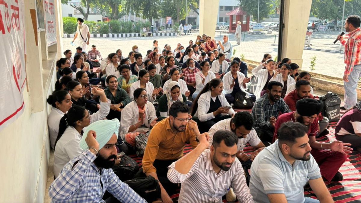  Punjab News: सूबे में कई सरकारी मेडिकल कॉलेजों में नर्सिंग स्टाफ की हड़ताल, सरकार ने लागू किया एस्मा