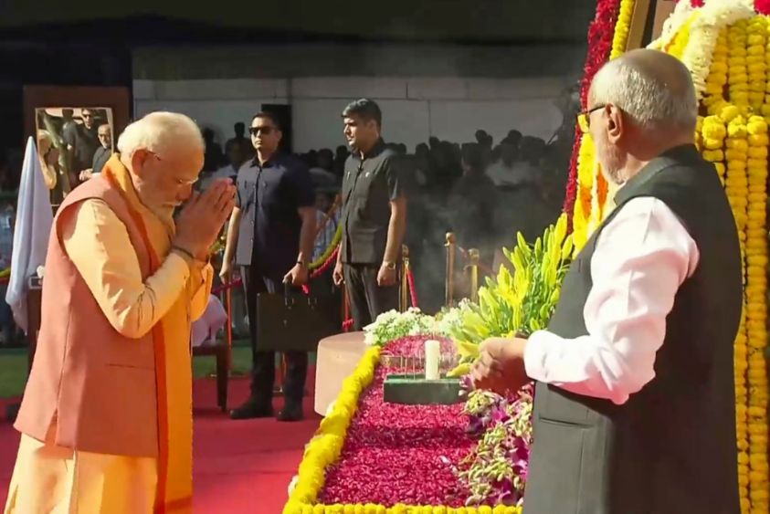  पीएम मोदी सहित शीर्ष नेताओं ने डॉ. भीमराव आंबेडकर की 135वीं जयंती पर दी श्रद्धांजली