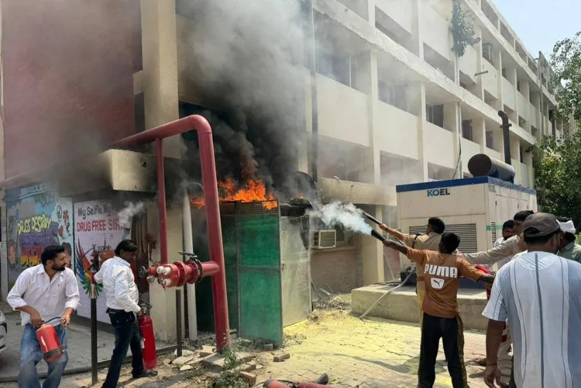 सिरसा न्यूज़: एसएचओ और जनता की बहादुरी ने टाला बड़ा हादसा, अस्पताल में लगी आग पर पाया काबू