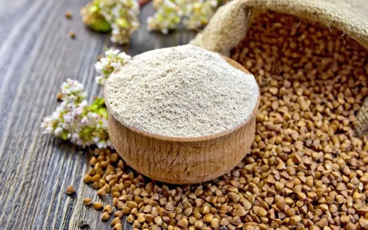  महाशिवरात्रि पर नोएडा की तीन सोसाइटियों में स्वास्थ्य संकट, पर 'कुट्टू' का आटा खाने से कई लोग बीमार, दुकानदार के खिलाफ प्राथमिकी दर्ज