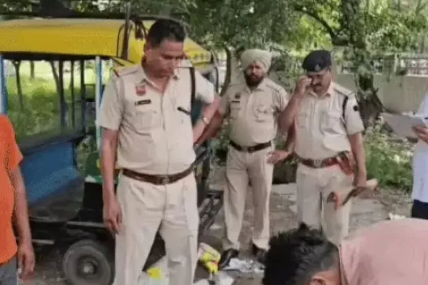 यमुनानगर: जगाधरी वर्कशॉप स्टेशन के पास नाले में मिला शव, पहचान के लिए हाथ पर गुदा है 'ओम'