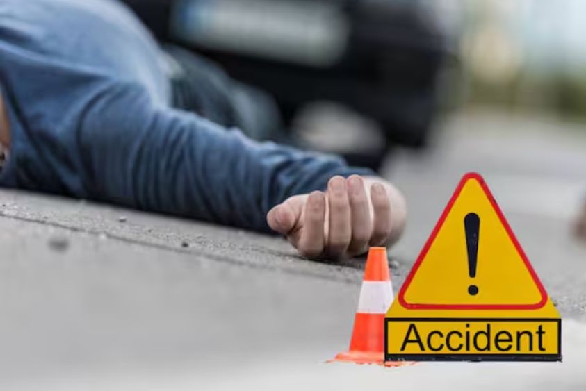  Uttar Pradesh News: मिर्जापुर में ट्रक ने मोटरसाइकिल को मारी टक्कर, एक ही परिवार के तीन लोगों की मौत