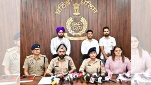 Bathinda News: बठिंडा में पेट्रोल बम फेंकने वाले खुईयां सरवर निवासी दो युवक गिरफ्तार] हिरासत से भागने के प्रयास में दोनों घायल
