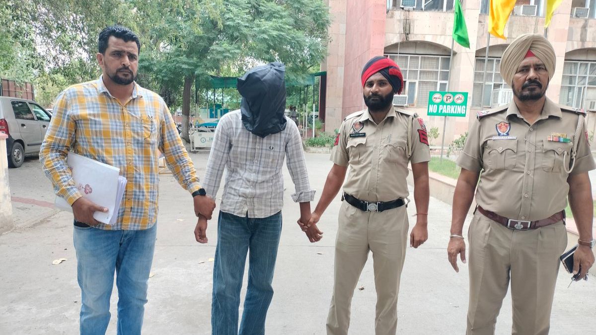 Bathinda News: बठिंडा में क्लिनिक पर पेट्रोल बम फेंकने के मामले में बीए छात्र गिरफ्तार, पुलिस ने बताए शुरुआती जांच के तथ्य